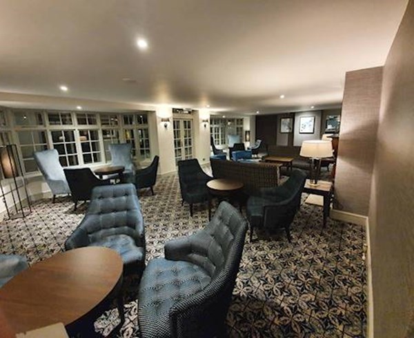 Costa-Decoration-Dulux-Select-Hotel-Lounge-Decorating.jpg (2)