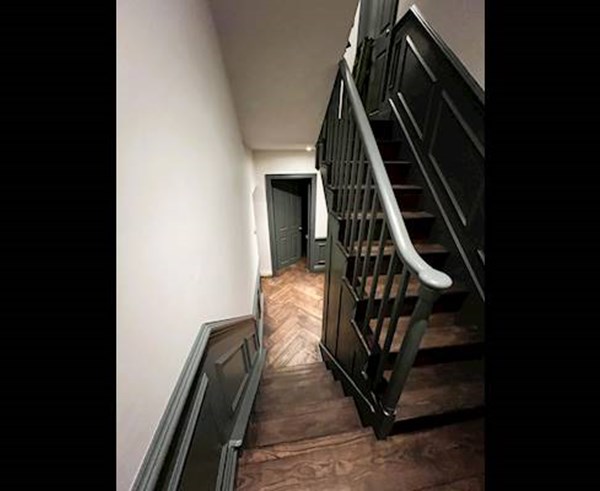 Costa-Decoration-Hallway-Staircase-Landing_1.jpg
